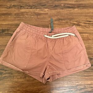Vuori Women's Organic Cotton Mauve Athletic Shorts Size M